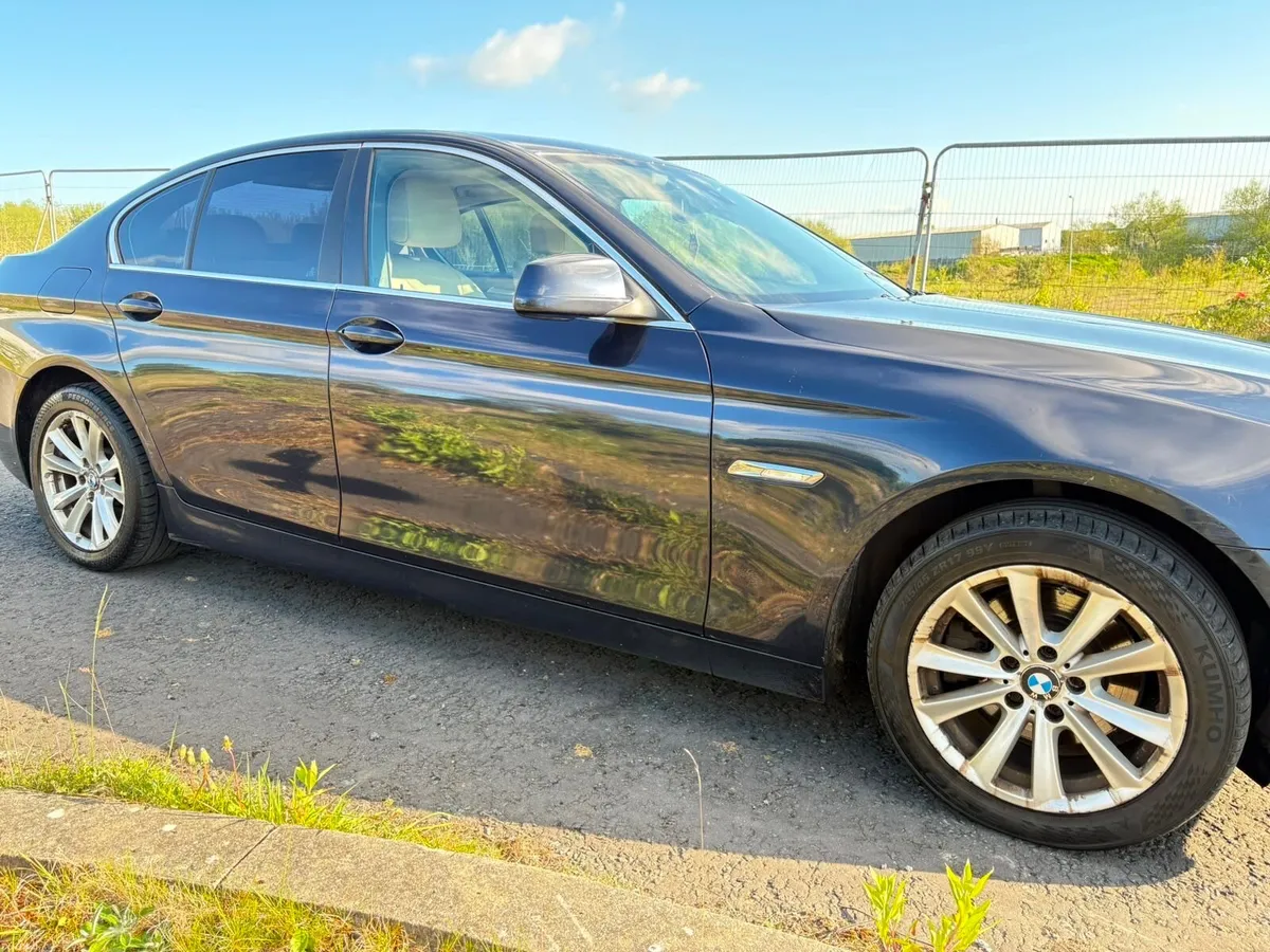 BMW 5-Series 2010 - Image 1