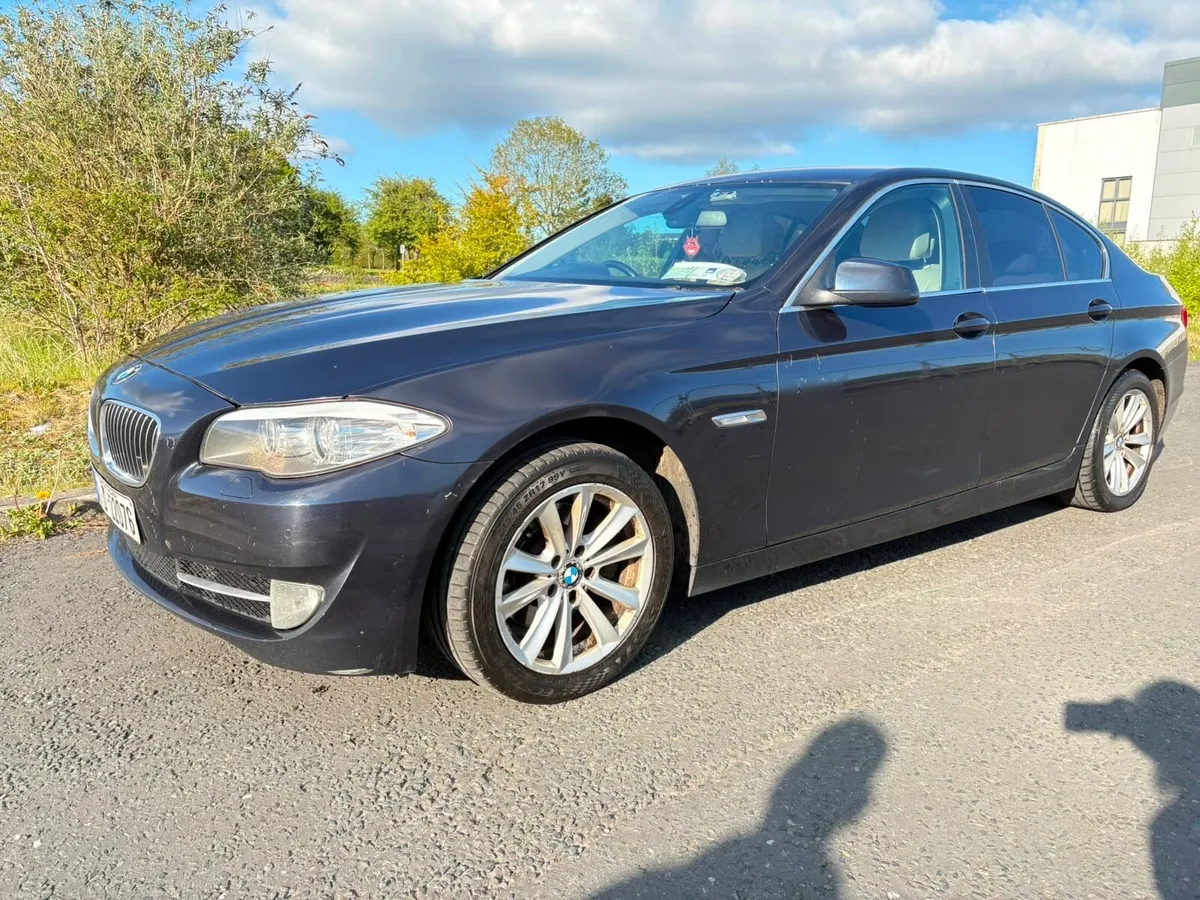 BMW 5-Series 2010 - Image 6