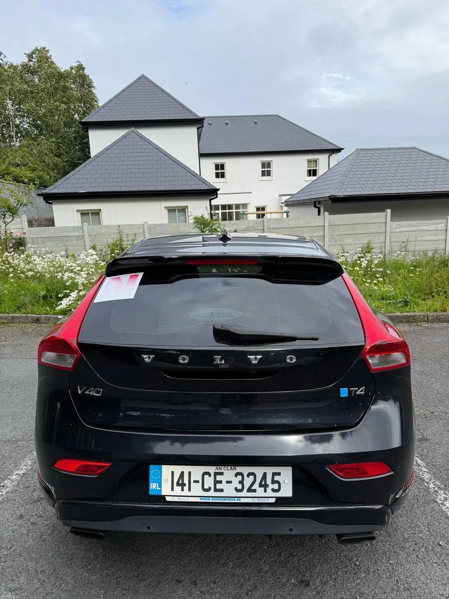 Volvo V40 1.6 Petrol Automatic - Image 2