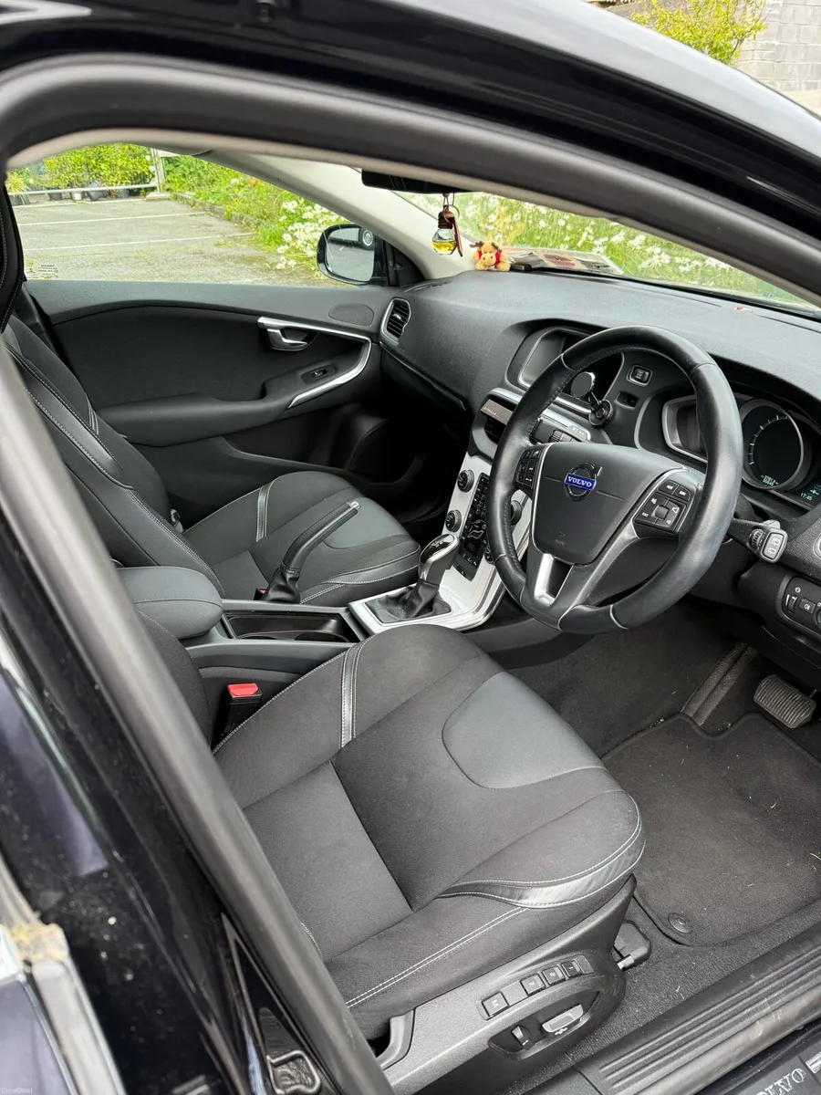 Volvo V40 1.6 Petrol Automatic - Image 4