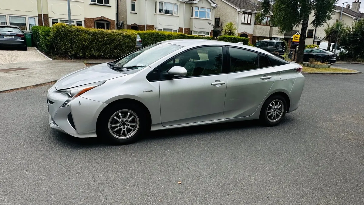 Toyota Prius 2016 - Image 1