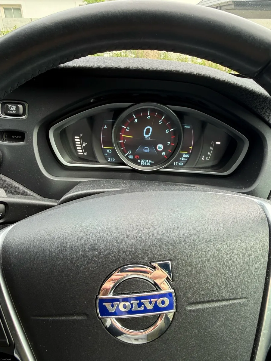 Volvo V40 1.6 Petrol Automatic - Image 6