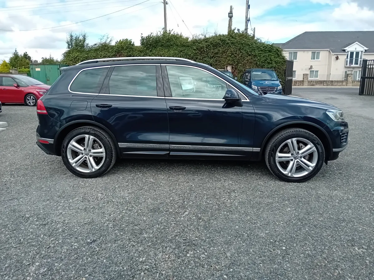 181 VW TOUAREG 3.0TDI V6 AUTO R-LINE  CREW CAB - Image 3