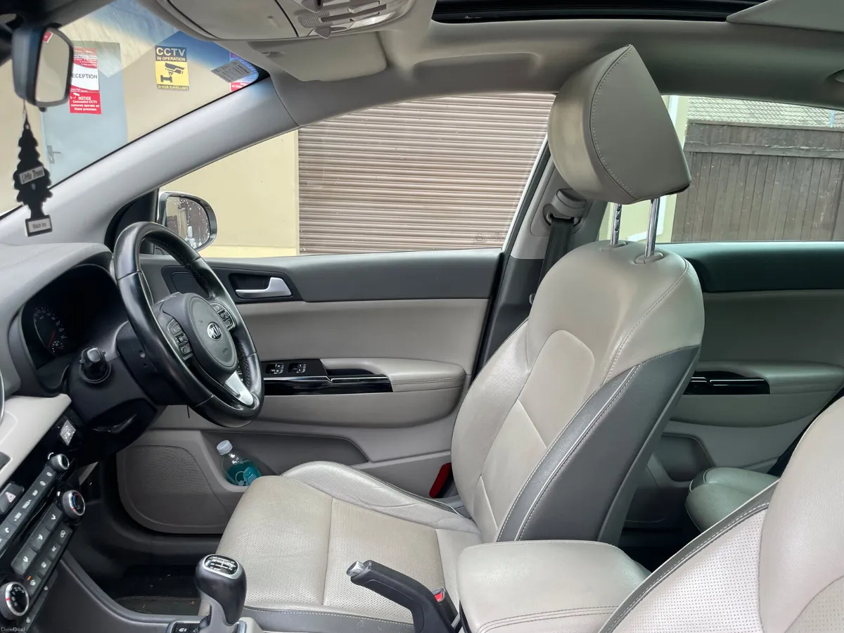 Kia Sportage 2017, platinum, opening pan roof - Image 6