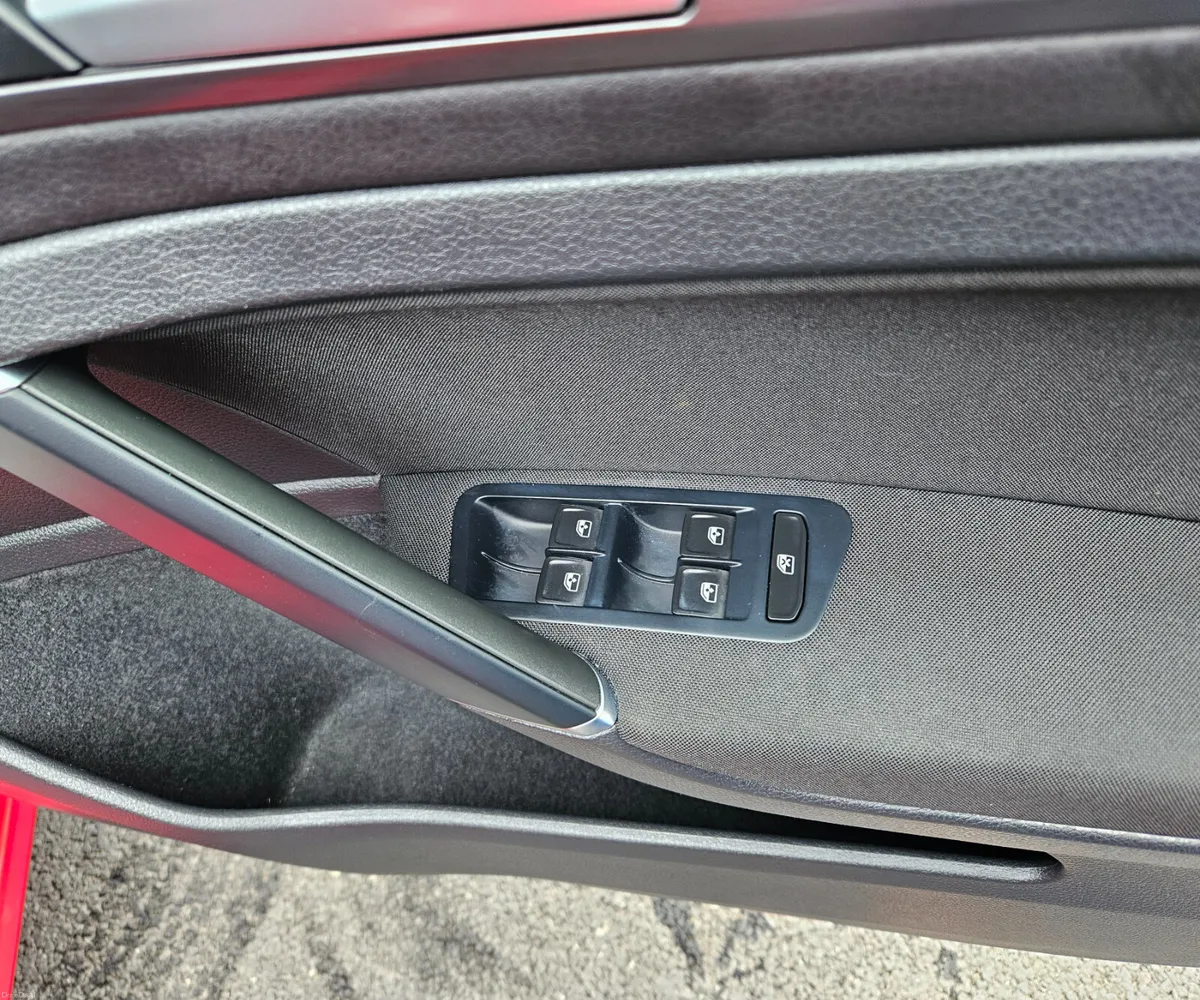 2019 Volkswagen Golf 1.2 TSI Automatic Petrol - Image 4