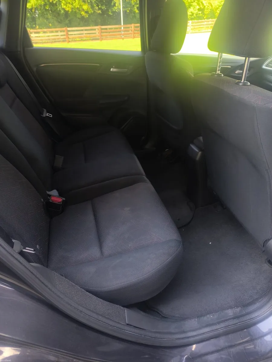 151 HONDA FIT HYBRID AUTOMATIC - Image 4