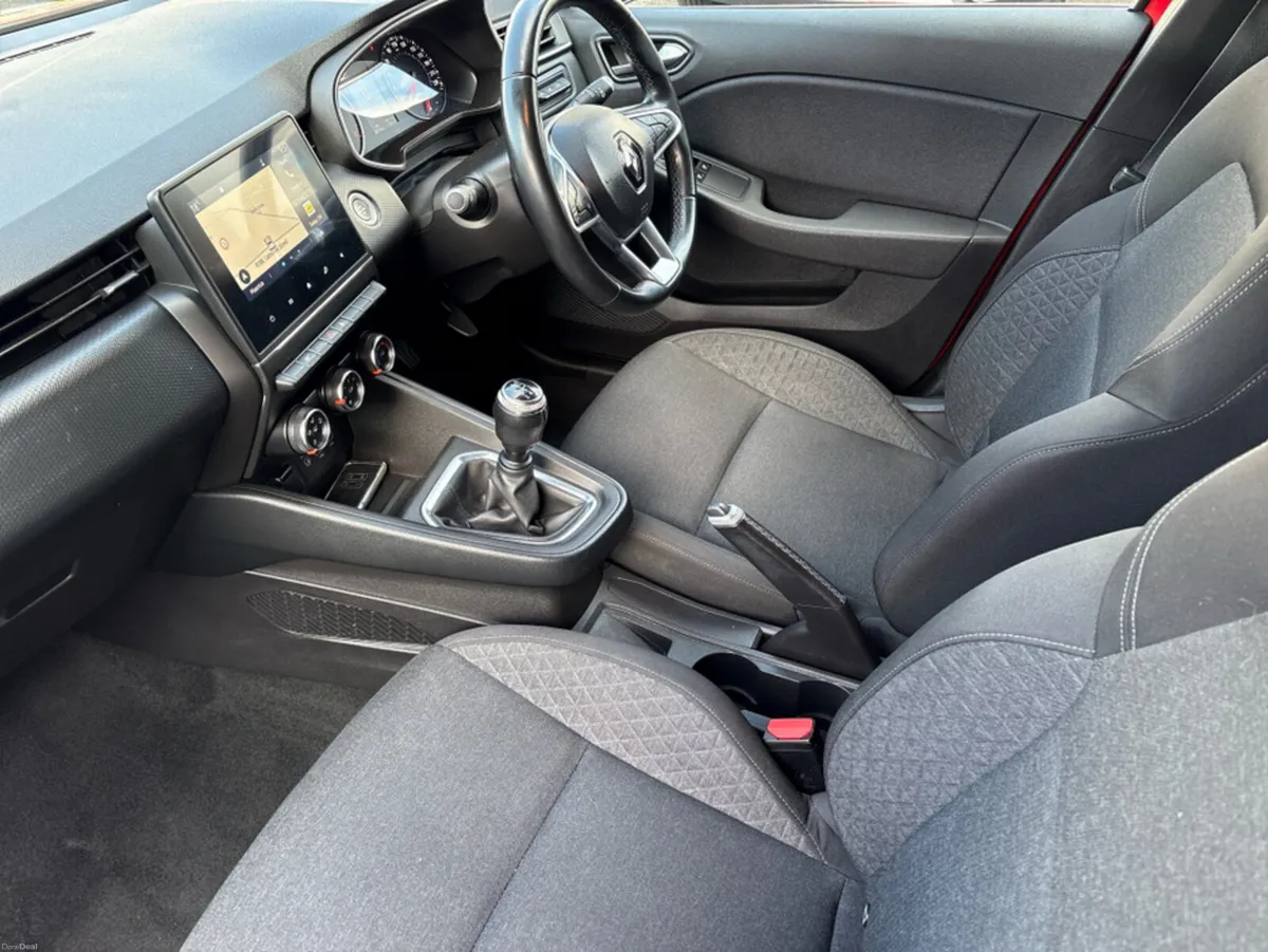 Renault Clio ICONIC TCE 100 MY19 5DR - Image 2