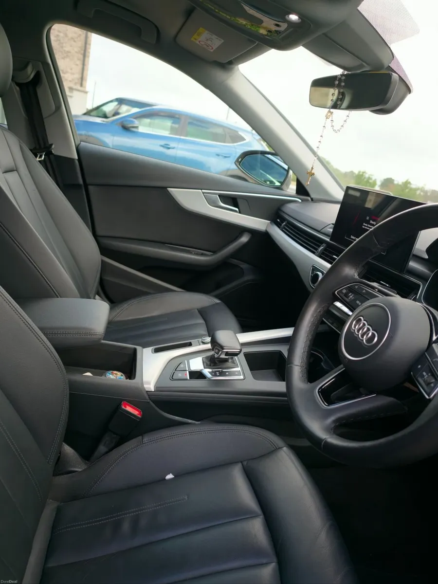 Audi A4 2023 - Image 2