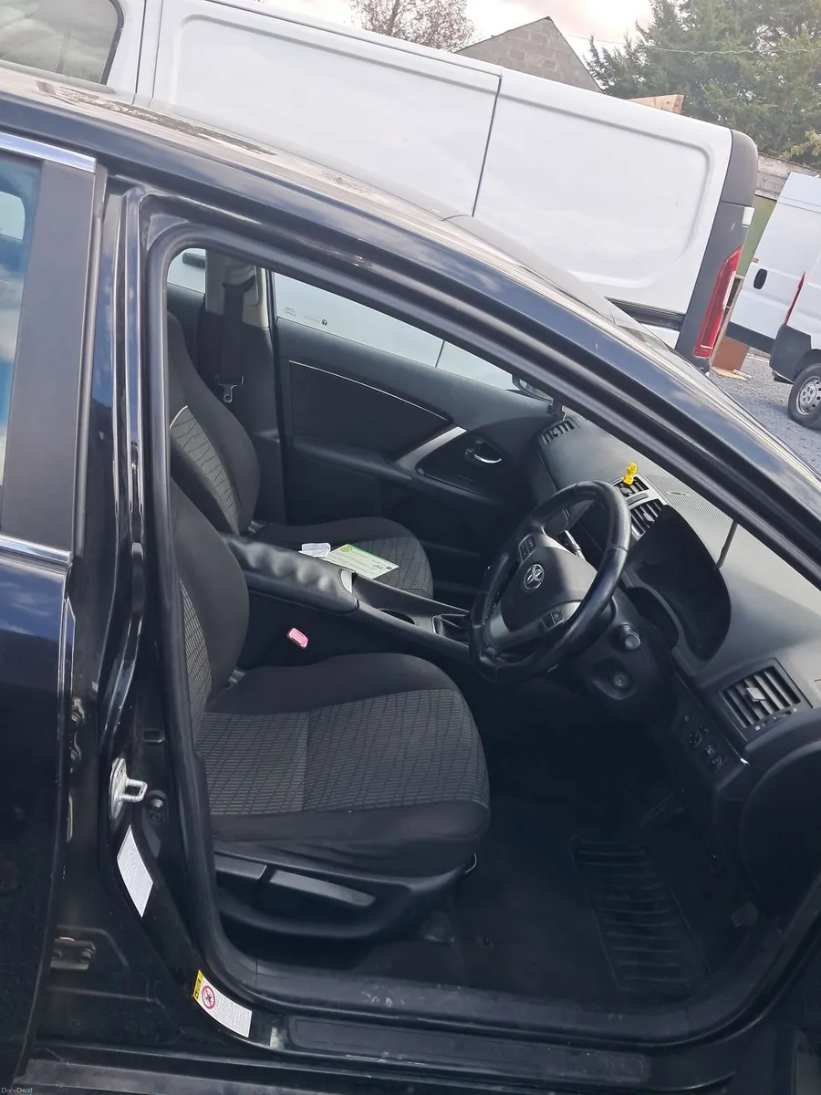 Toyota Avensis 2013 - Image 1
