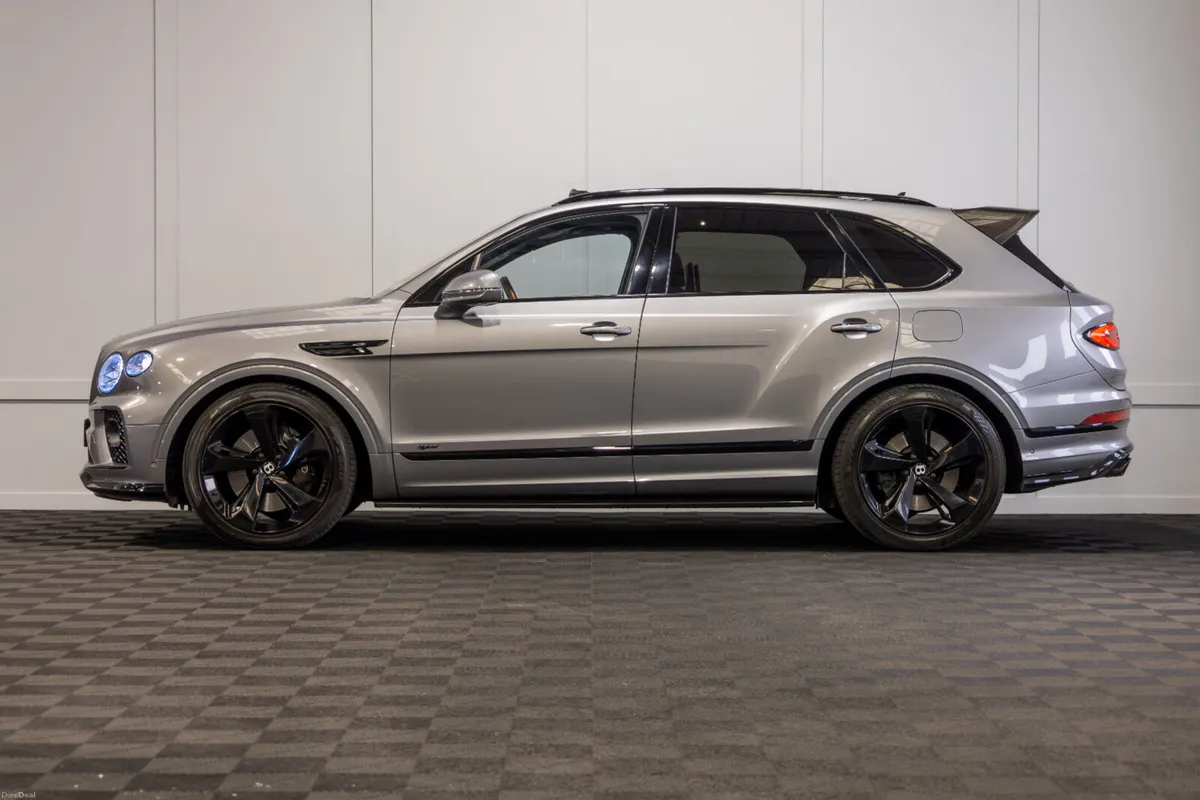 222 Bentley Bentayga 3.0 V6 Hybrid - Image 3