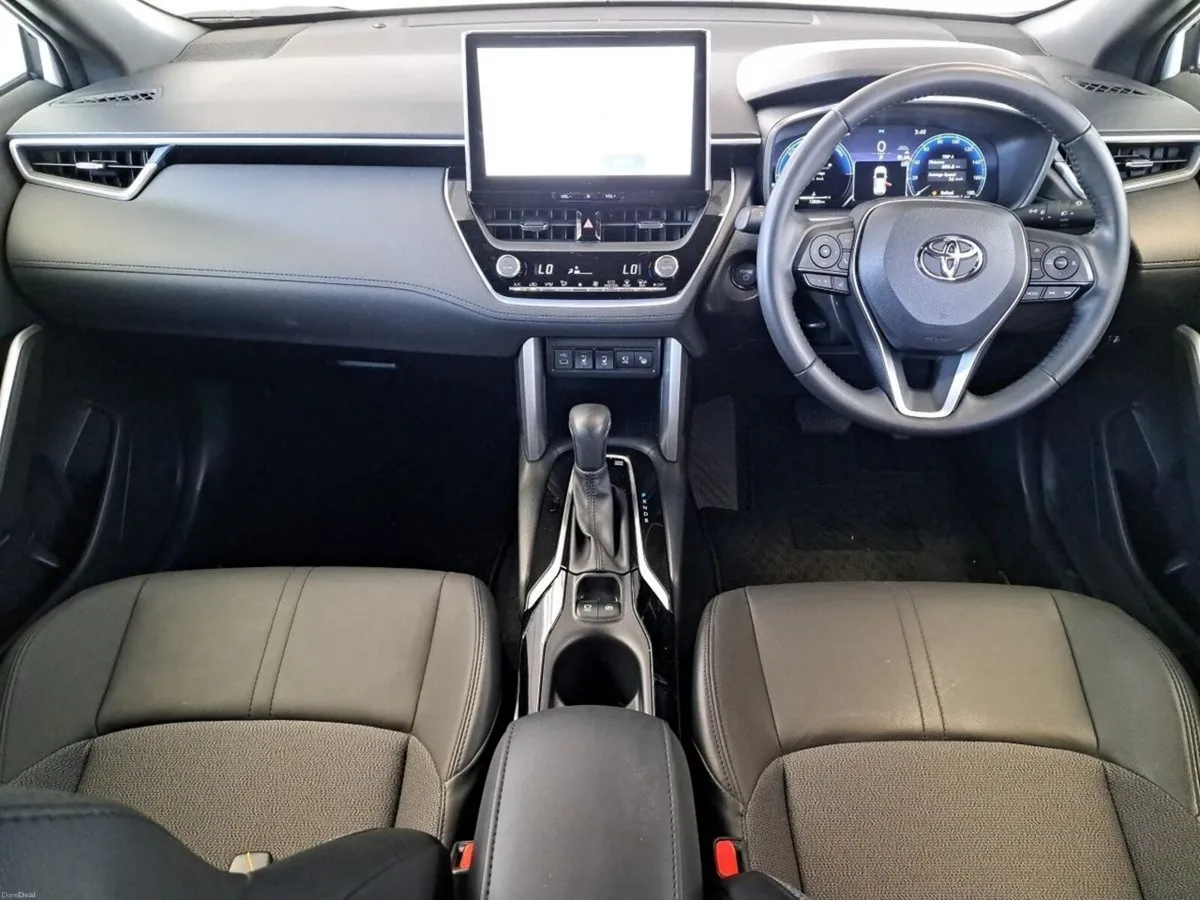 Toyota Corolla Cross Z HYBRID AUTO Panoramic Glass - Image 3