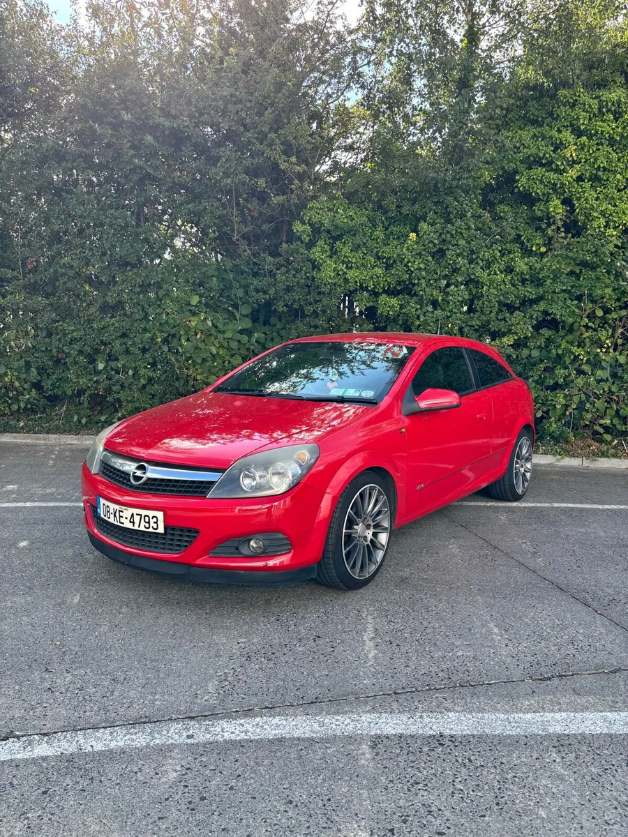 Opel Astra GTC SXI Coupe 1.4 - Image 1
