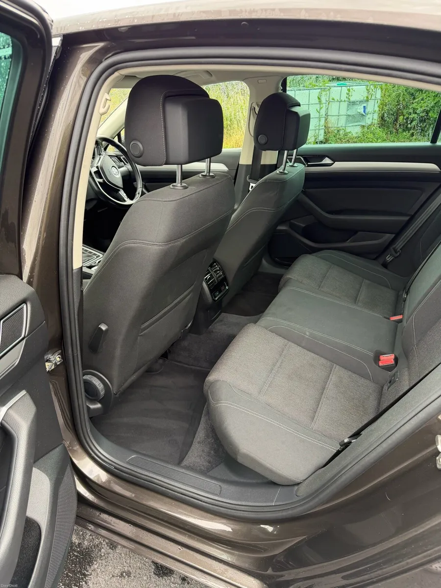 Volkswagen Passat - Image 5