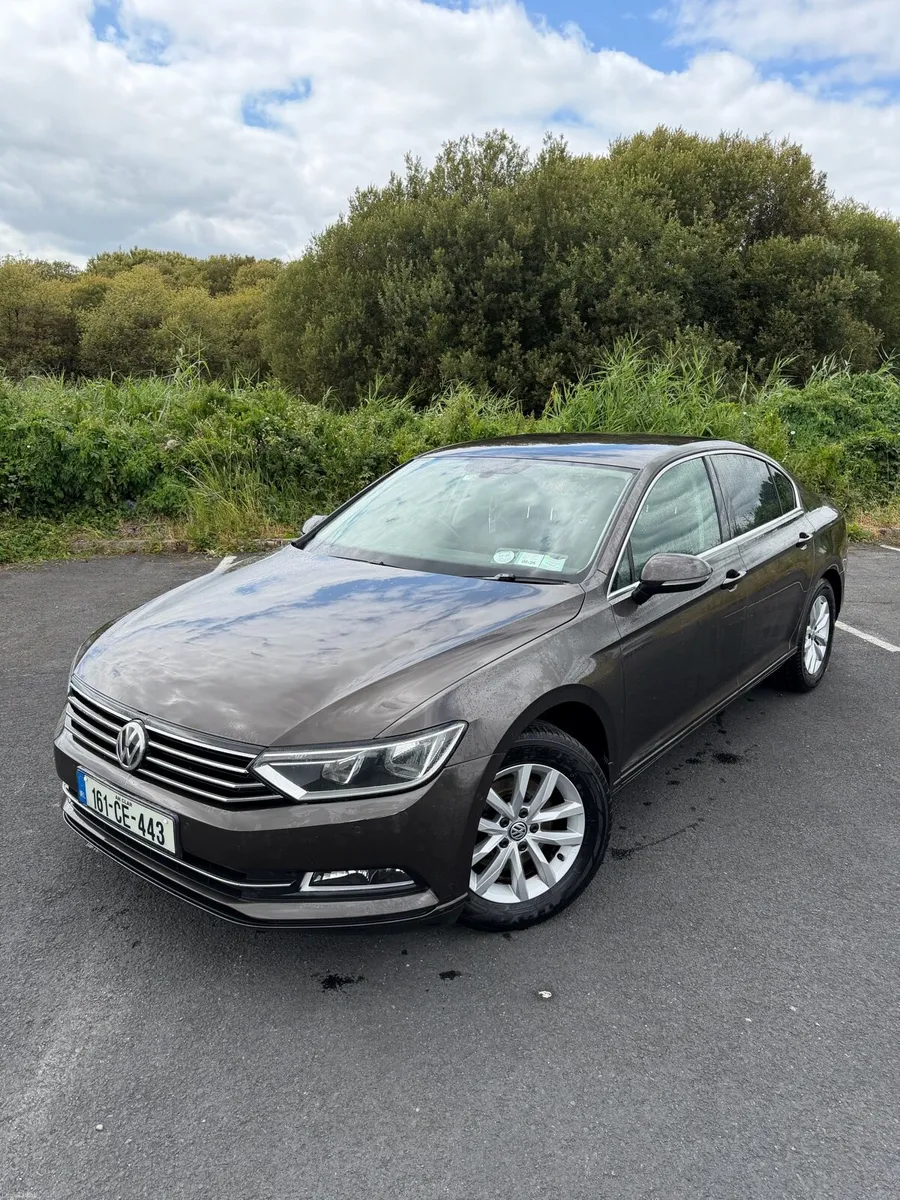 Volkswagen Passat - Image 1