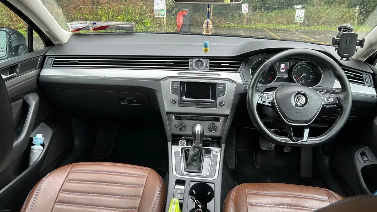 Volkswagen Passat 2016 - Image 5