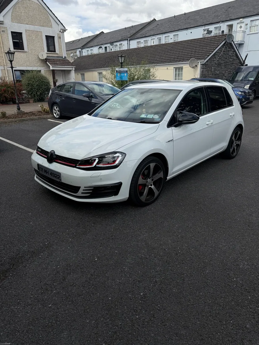 2017 VOLKSWAGEN GOLF 1.6 TDI - Image 1