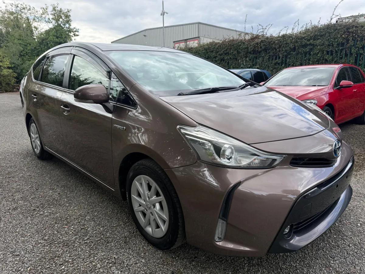 Toyota prius 7 seats! Hi spec!!! - Image 1
