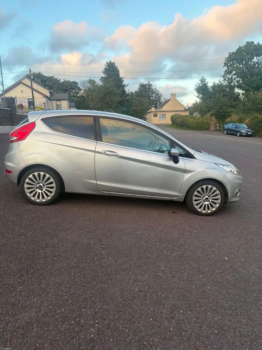 Ford fiesta - Image 5