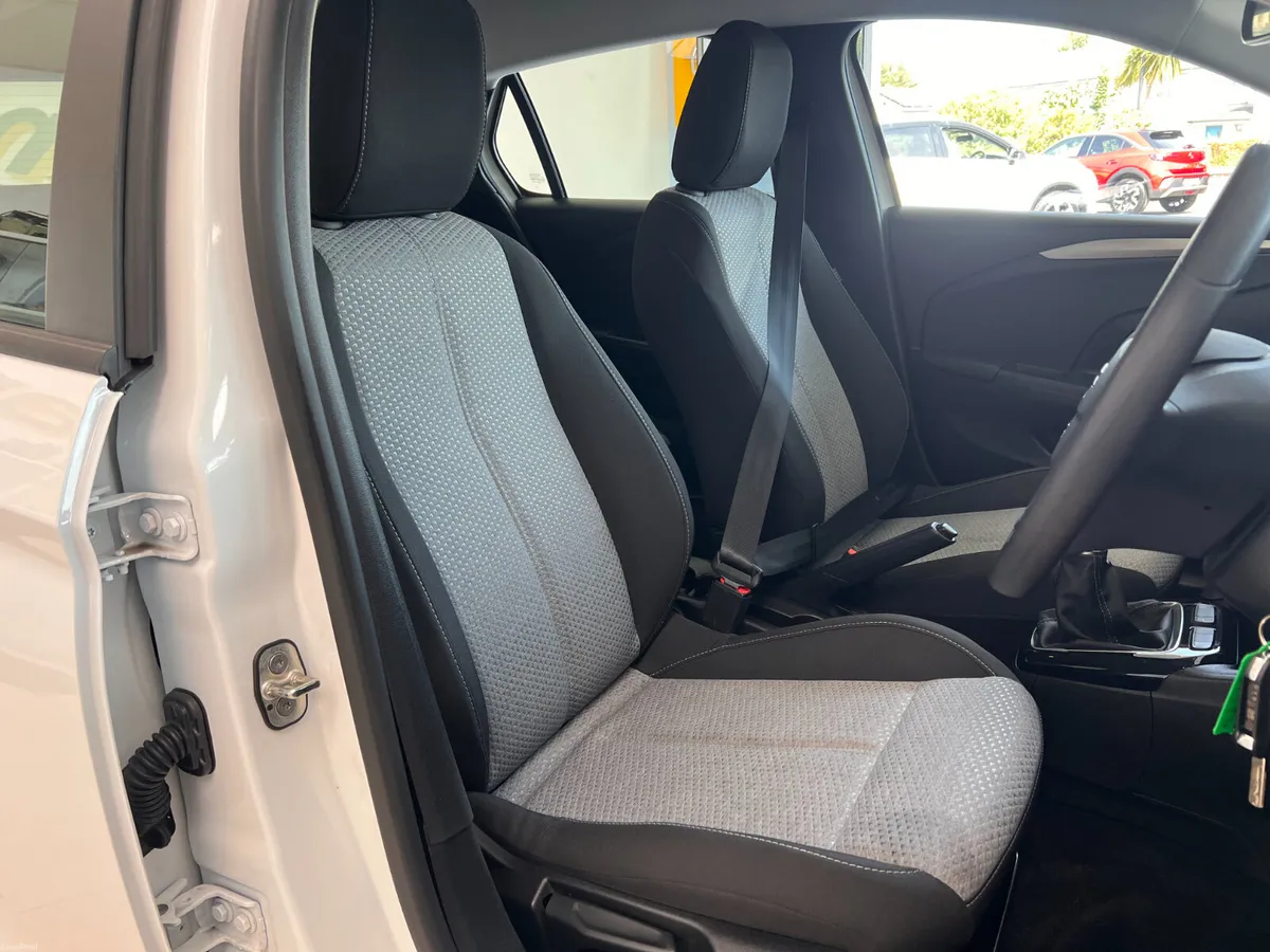 2025 High Spec ELEGANCE As New Flaoting CarPlay - Image 5