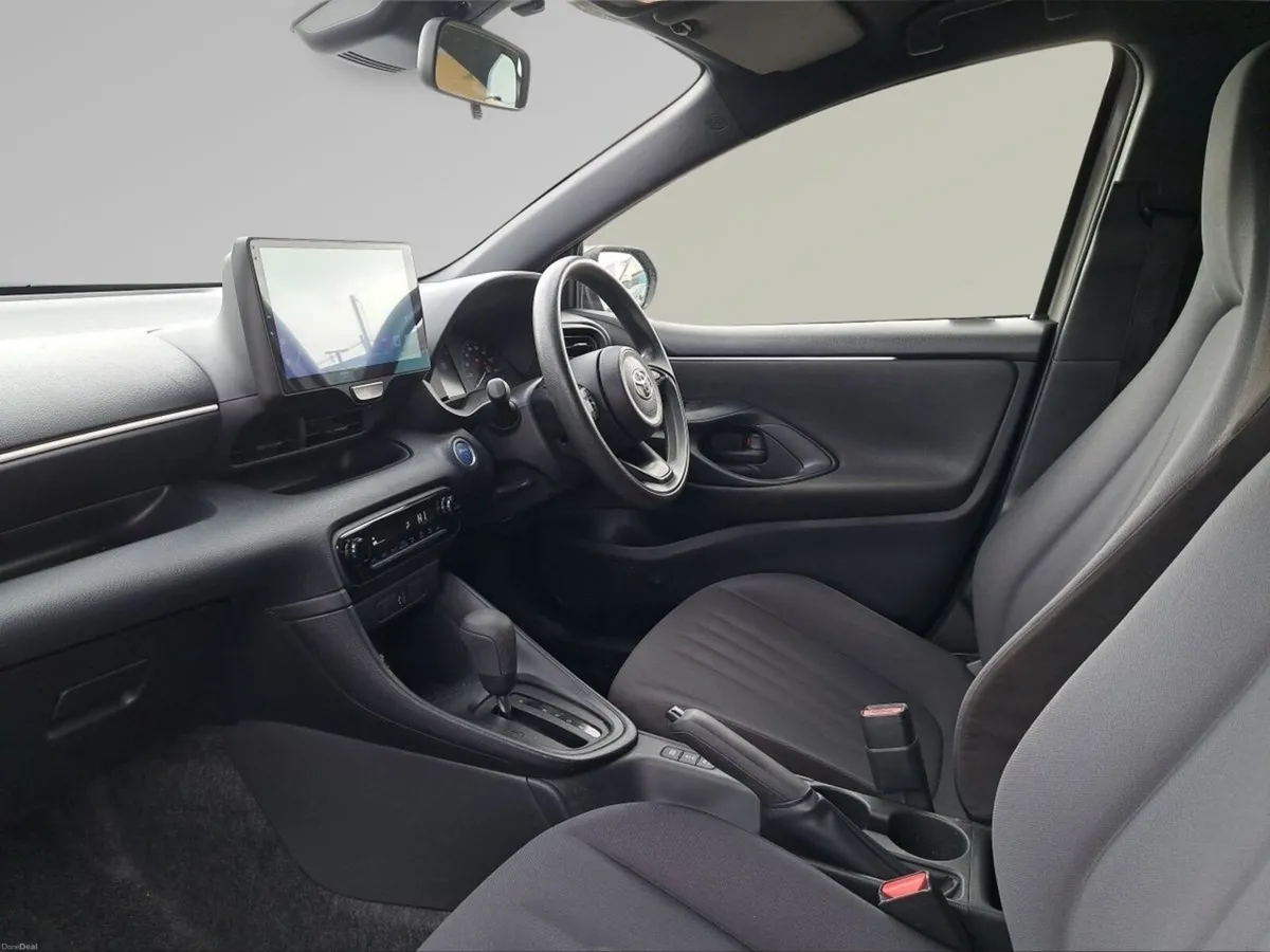 Toyota Yaris X AUTO - Image 4