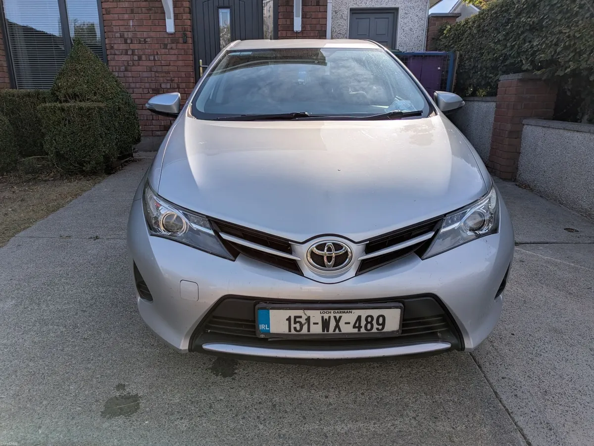 Toyota Auris 2015 - Image 2