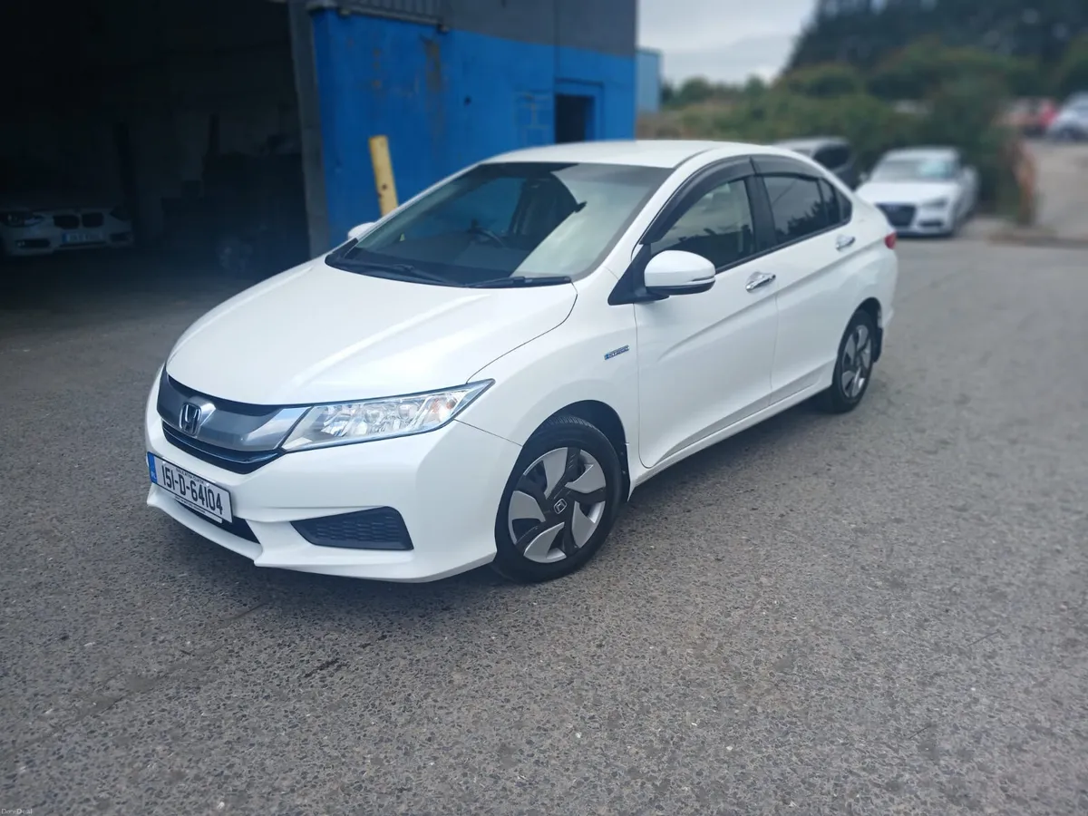 2015 Honda Grace Hybrid Automatic/Car Play - Image 1