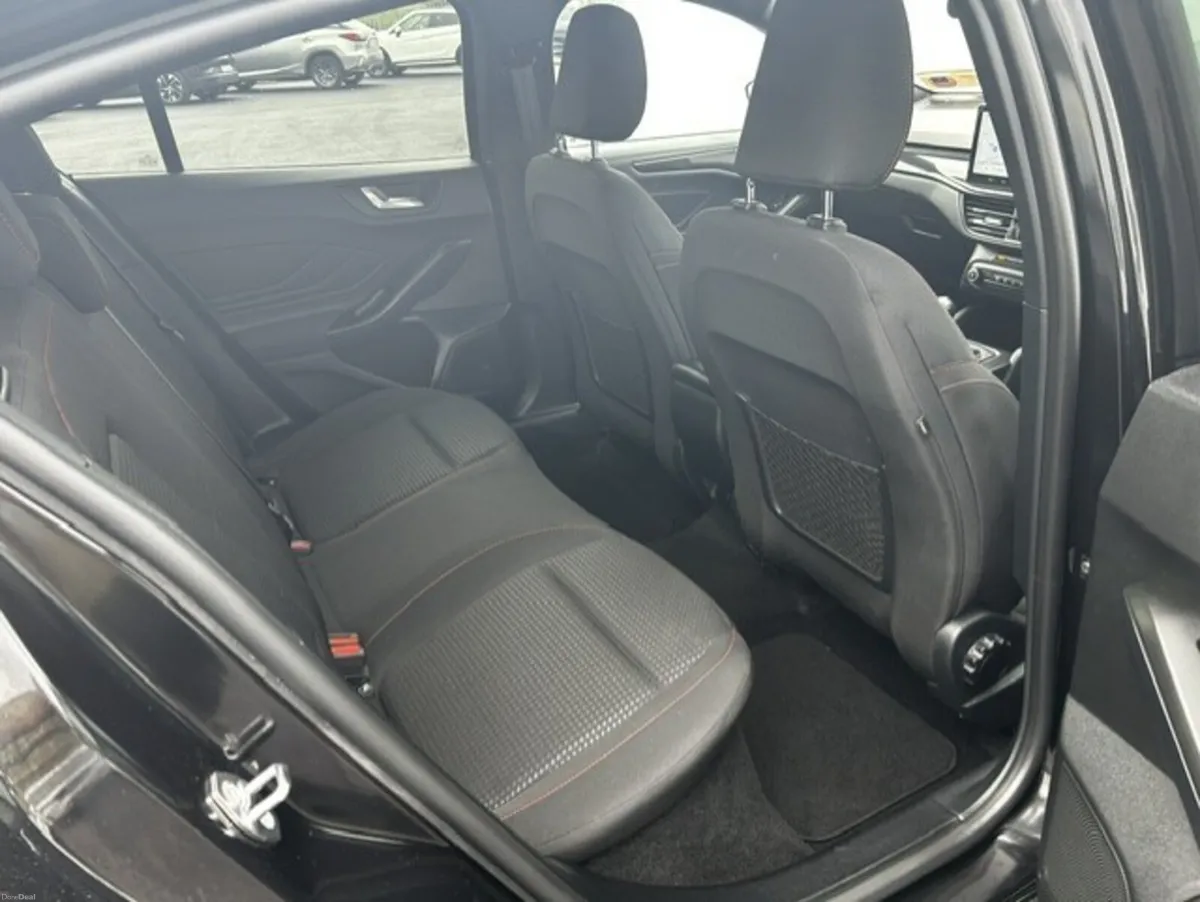 Ford Focus 2022 - Image 5