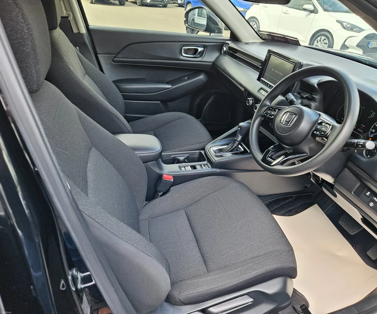 Honda Vezel 2023 1.5 Petrol Hybrid 23kmiles only - Image 4