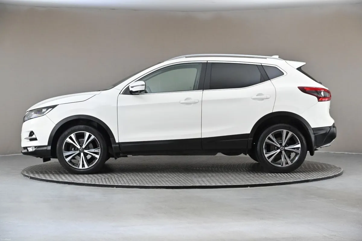 Nissan Qashqai 1.3 SV PREMIUM DCT **360 PAN CAM**G - Image 5