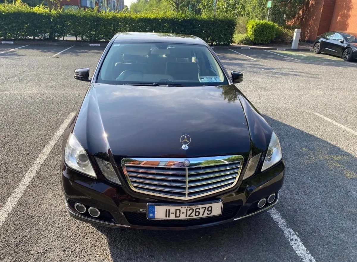 Mercedes-Benz E-Class 2011 - Image 2