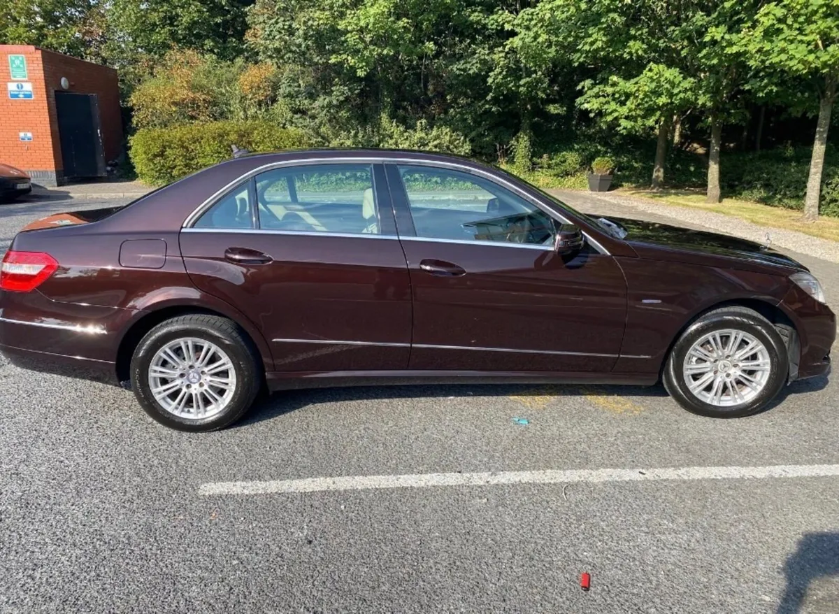 Mercedes-Benz E-Class 2011 - Image 1