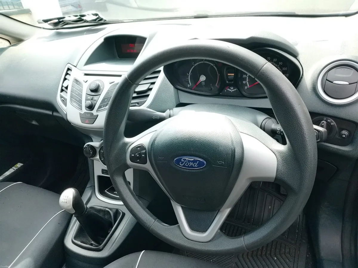 Ford fiesta - Image 6