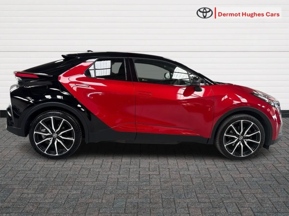 Toyota C-HR PHEV GRS PREMIERE - Image 3