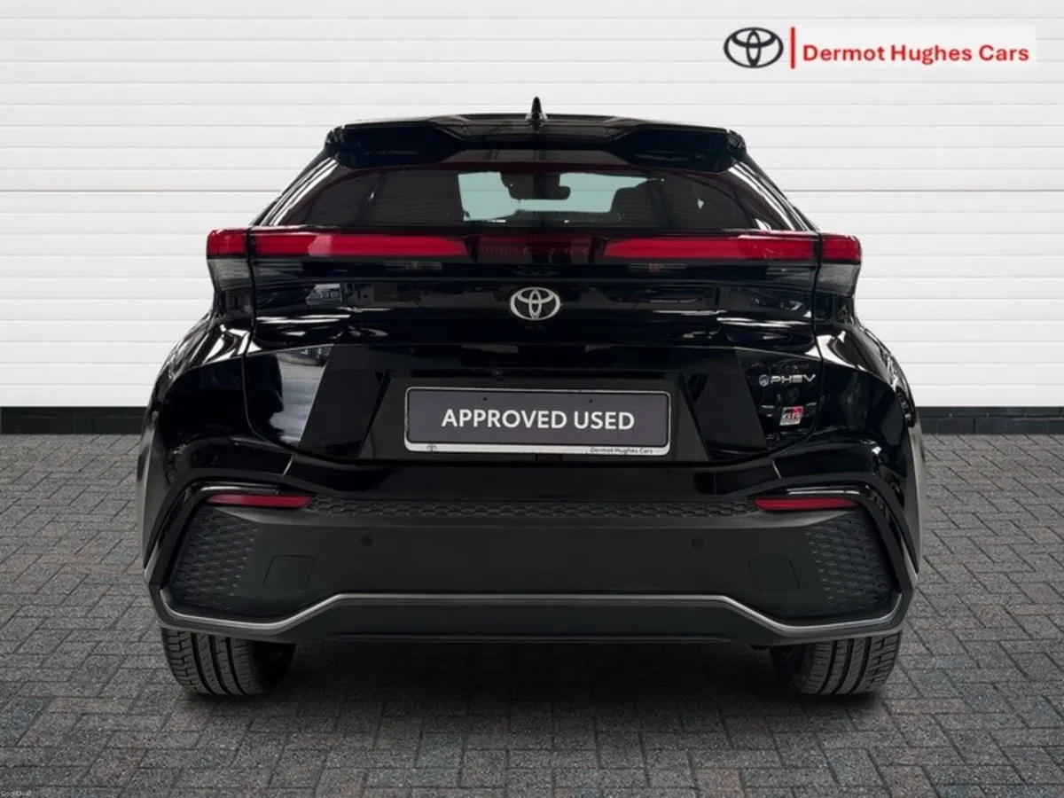Toyota C-HR PHEV GRS PREMIERE - Image 4