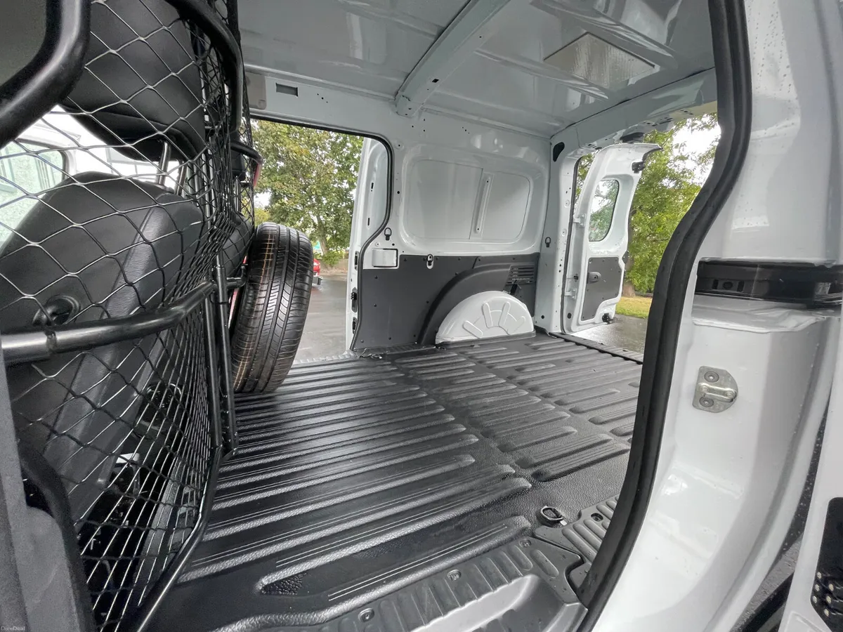 33KWH - PRICE EX VAT - REVERSE SENSORS - - Image 4