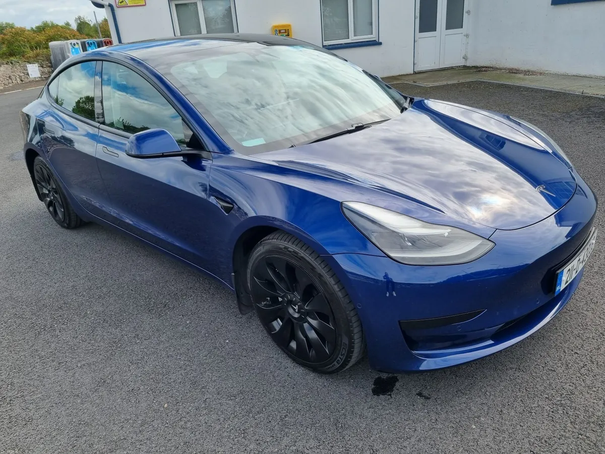 Tesla Model 3 2021 - Image 2