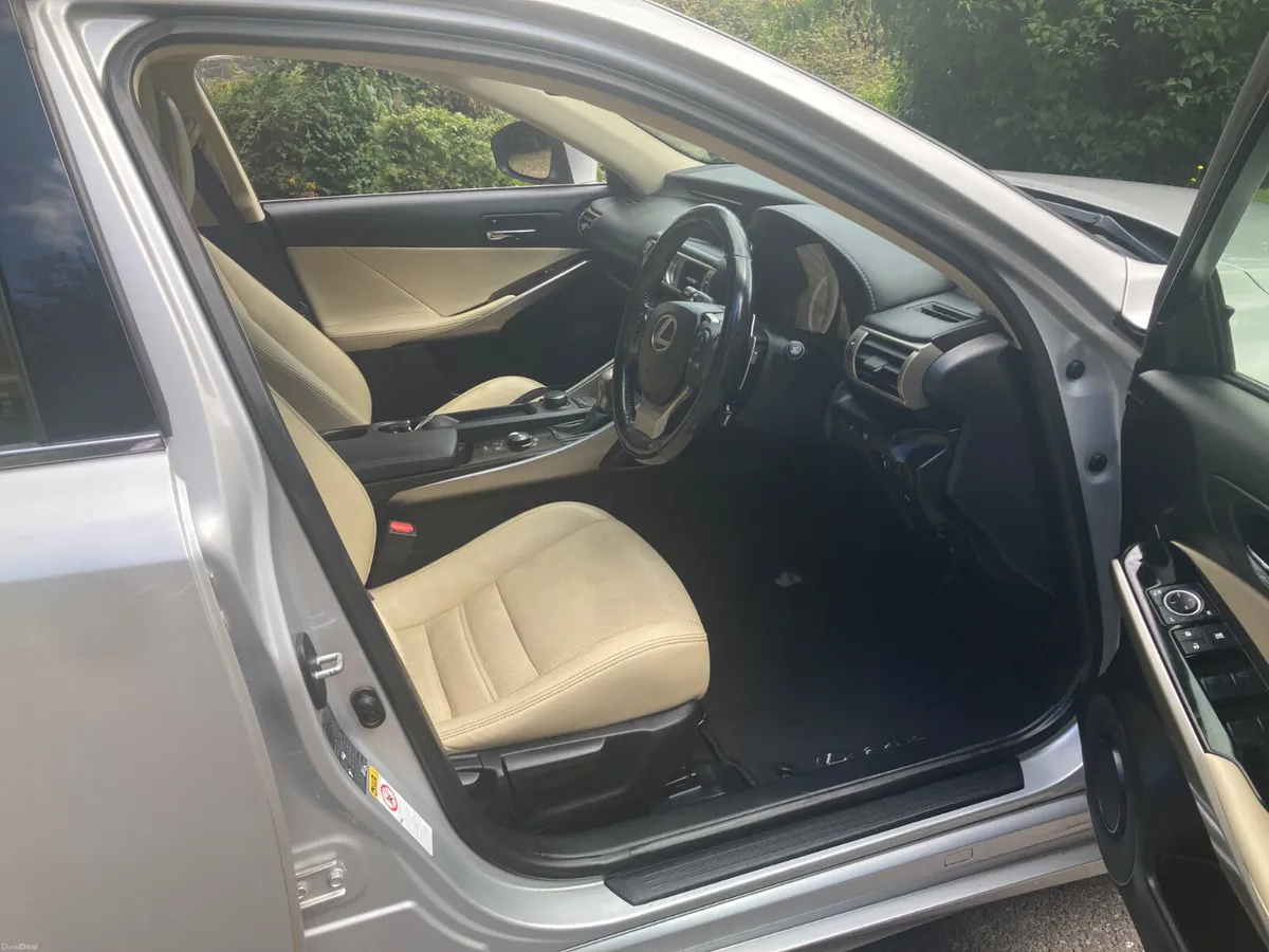 2016 Lexus IS300h Executive Only 116000 Klm - Image 4