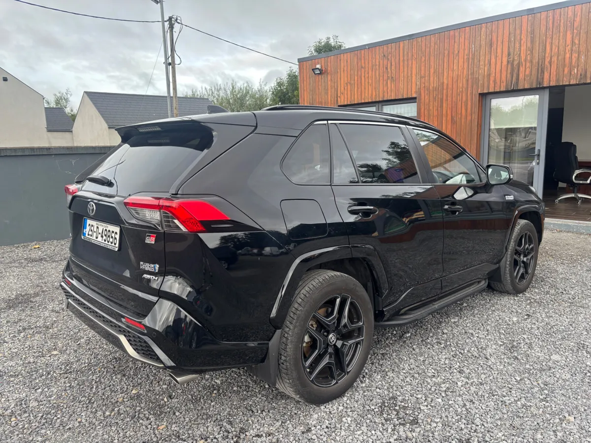 Toyota RAV4 2025 GR Sport - Image 6