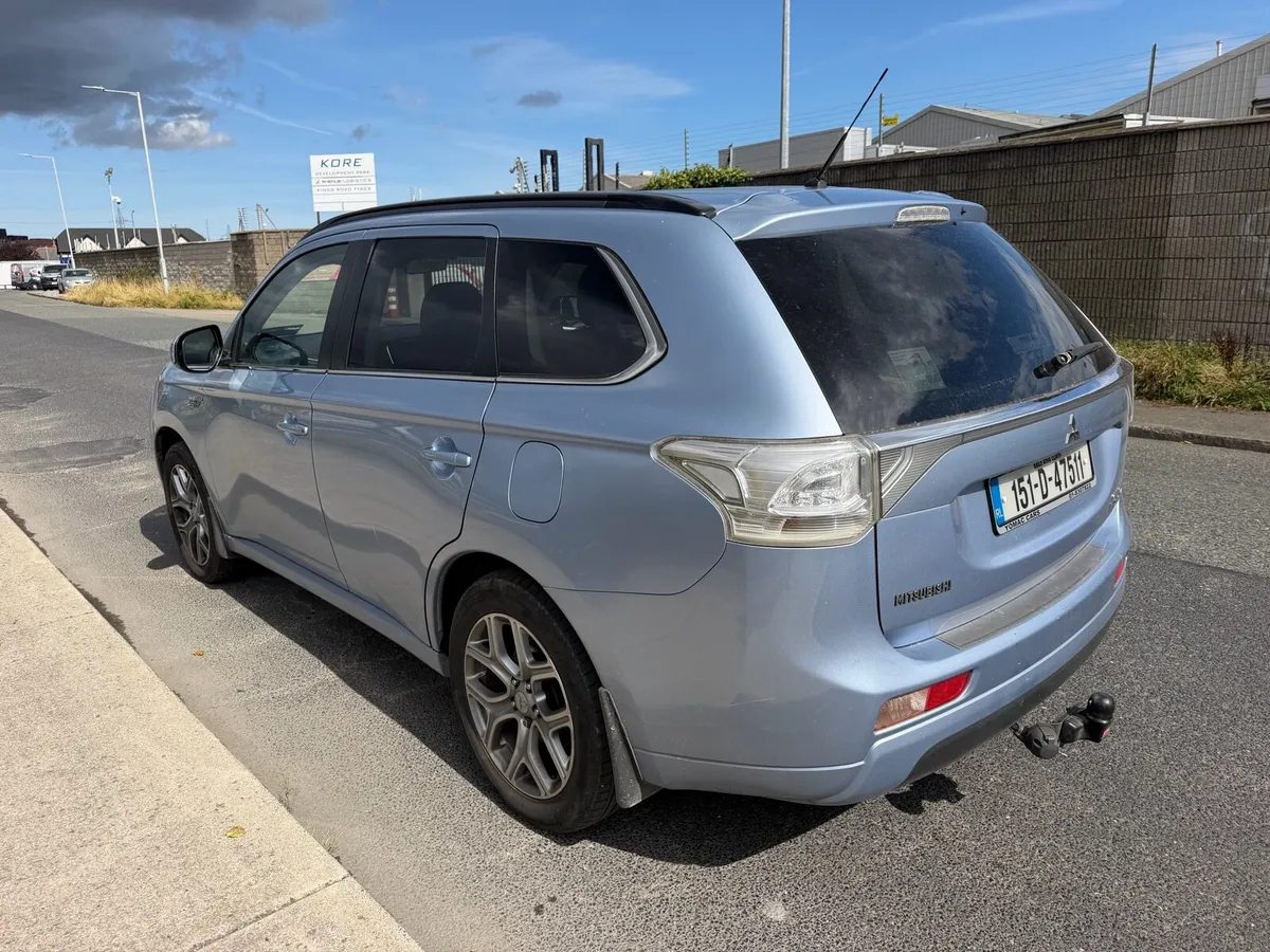 2015 MITSUBISHI OUTLANDER HYBRID AWD - Image 5