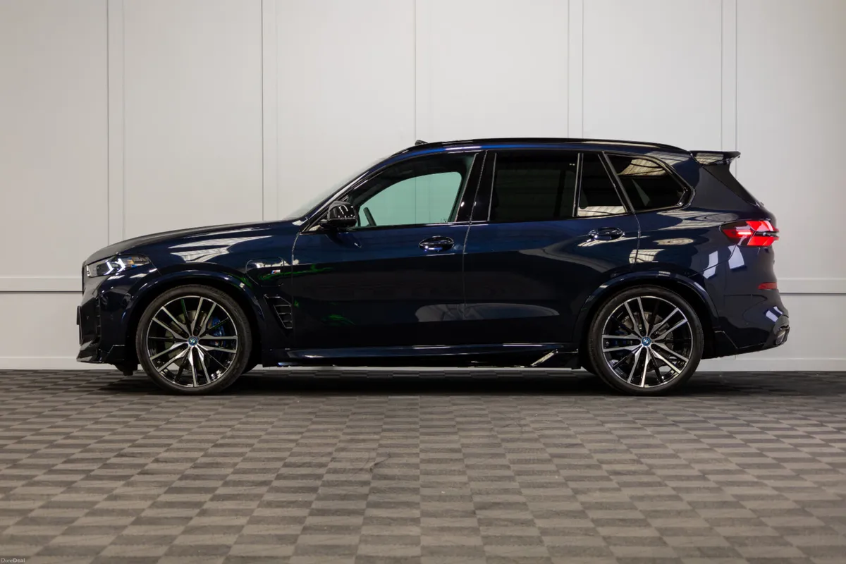 2025 BMW X5 X-Drive 50e M-Sport - Image 3