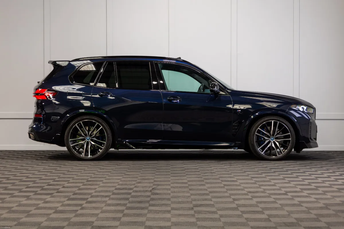 2025 BMW X5 X-Drive 50e M-Sport - Image 6