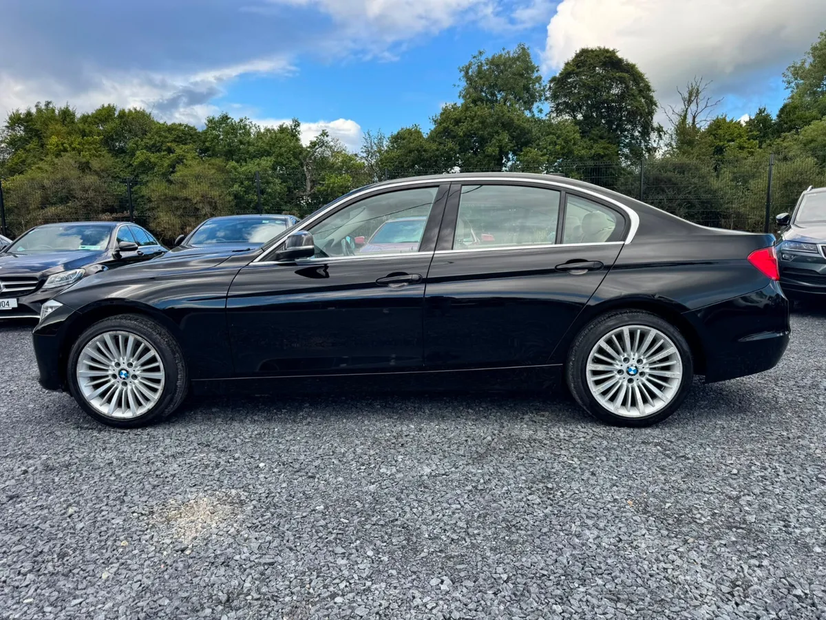 2012 BMW 318D LUXURY * TINY KMS ** - Image 4