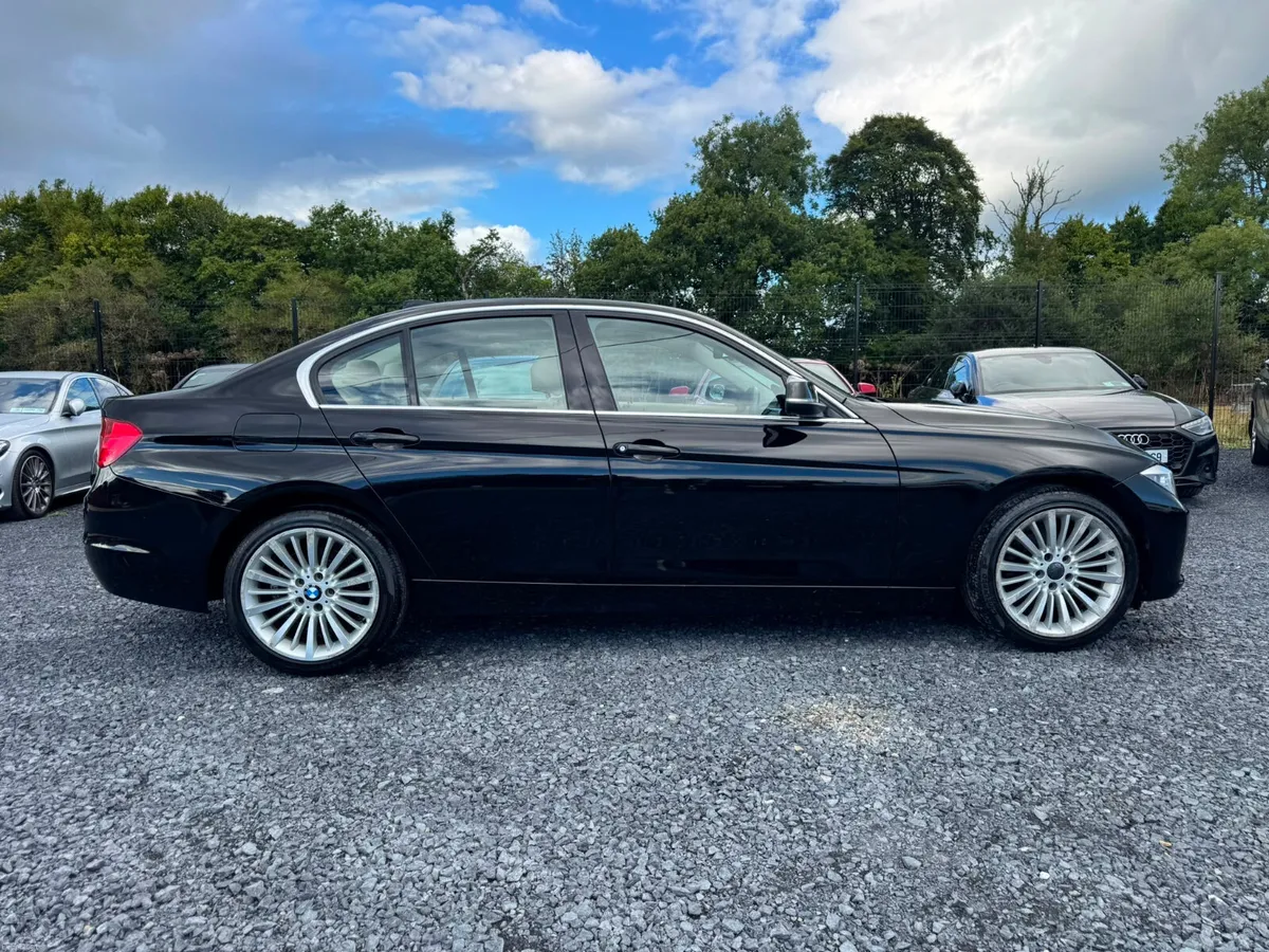 2012 BMW 318D LUXURY * TINY KMS ** - Image 3