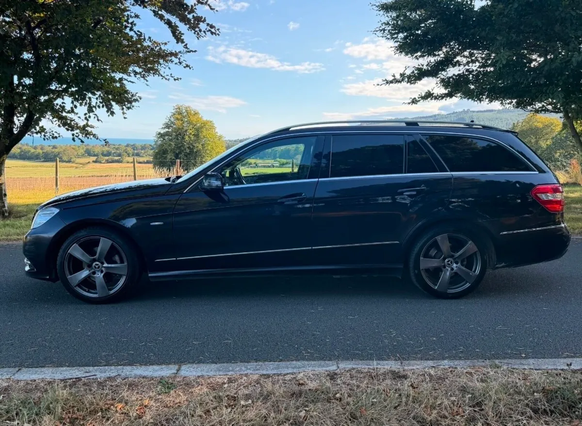 MERCEDES BENZ E220 CDI - Image 3