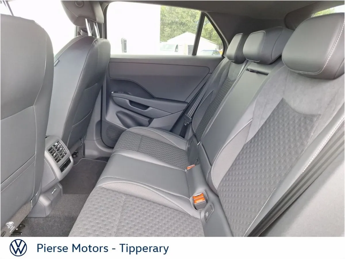 Volkswagen T-Roc R-LINE 1.5TSI 150HP MHEV - Image 6