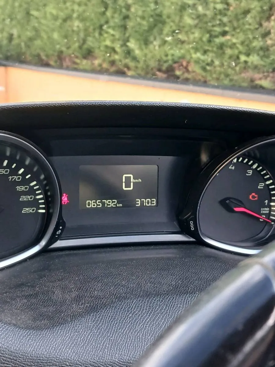 Peugeot 308 - Image 2