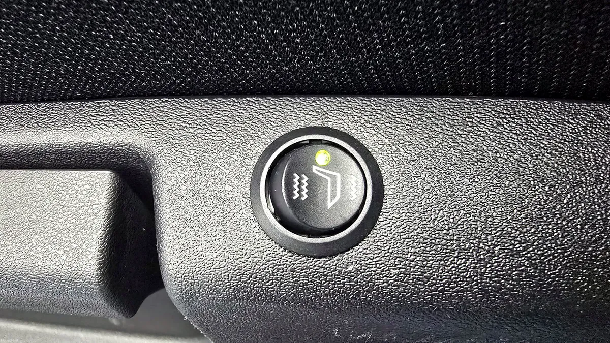 Nissan Qashqai 2015 AA Approved 1 Yaer Warranty - Image 6