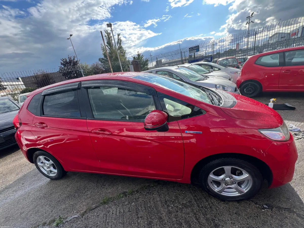 Honda Fit 2015 1.5 Hybrid Auto/ New Nct / warranty - Image 4