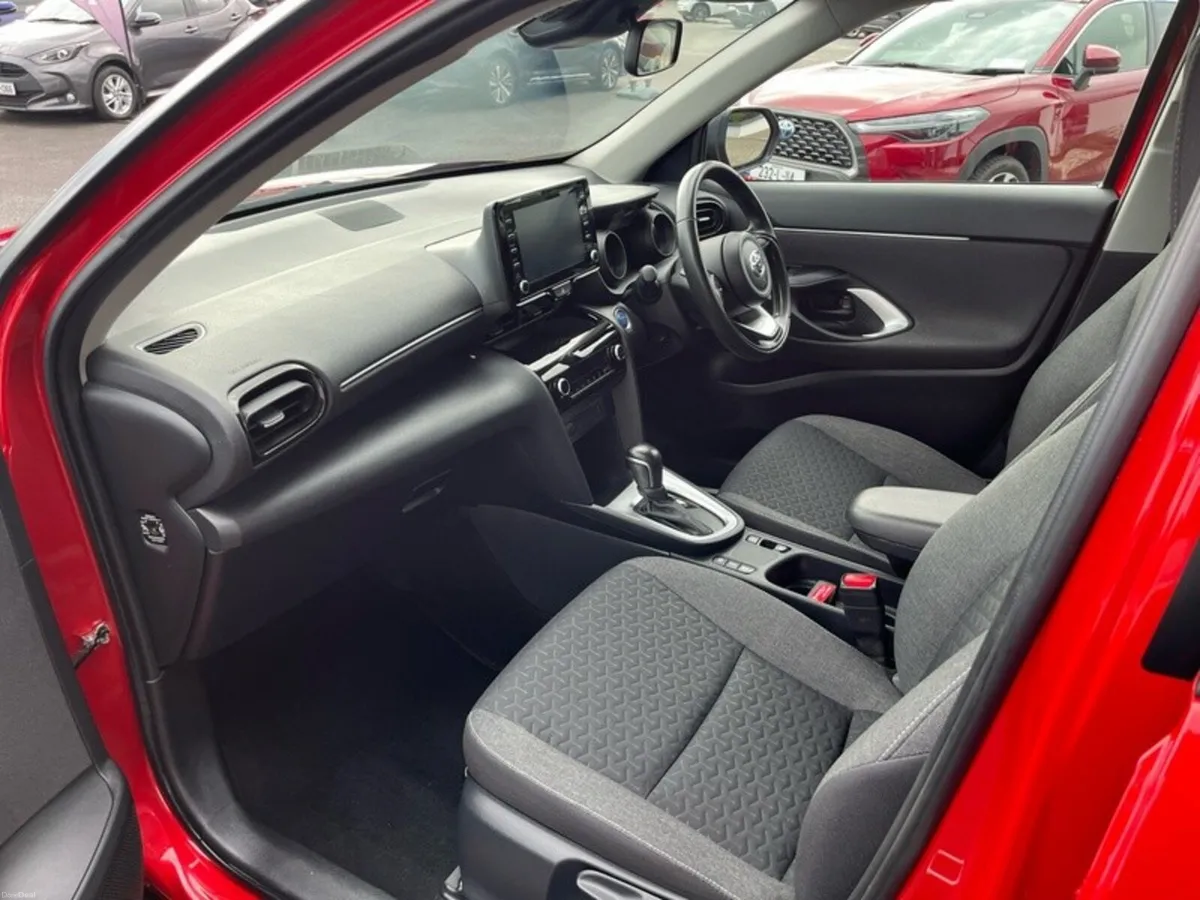 Toyota Yaris Cross YARIS CROSS LUNA - Image 6