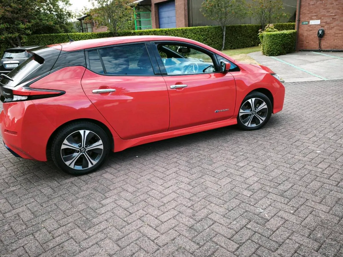 2019 Nissan Leaf SV Premium 40Kw - Image 2